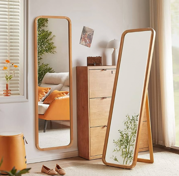 Cermin dengan Bingkai Kayu yang Tropis